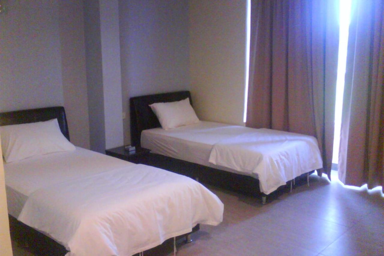 Oyo 90021 Star View Hotel Kampong Batu Tiga Ruang foto