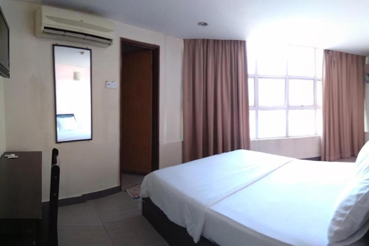 Oyo 90021 Star View Hotel Kampong Batu Tiga Ruang foto