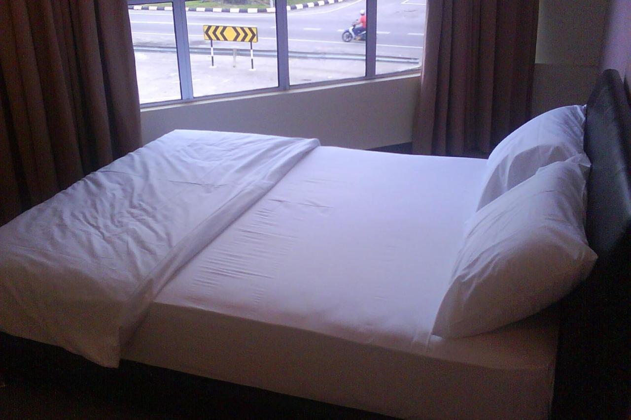 Oyo 90021 Star View Hotel Kampong Batu Tiga Bagian luar foto