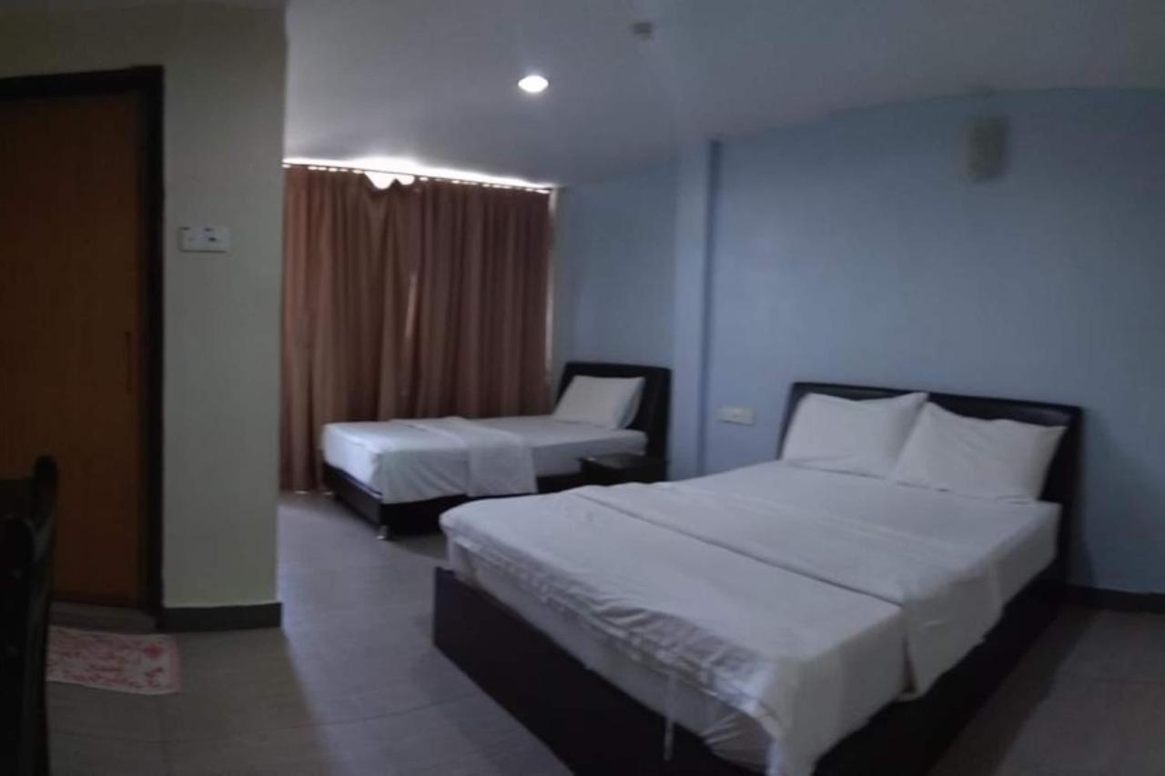 Oyo 90021 Star View Hotel Kampong Batu Tiga Bagian luar foto