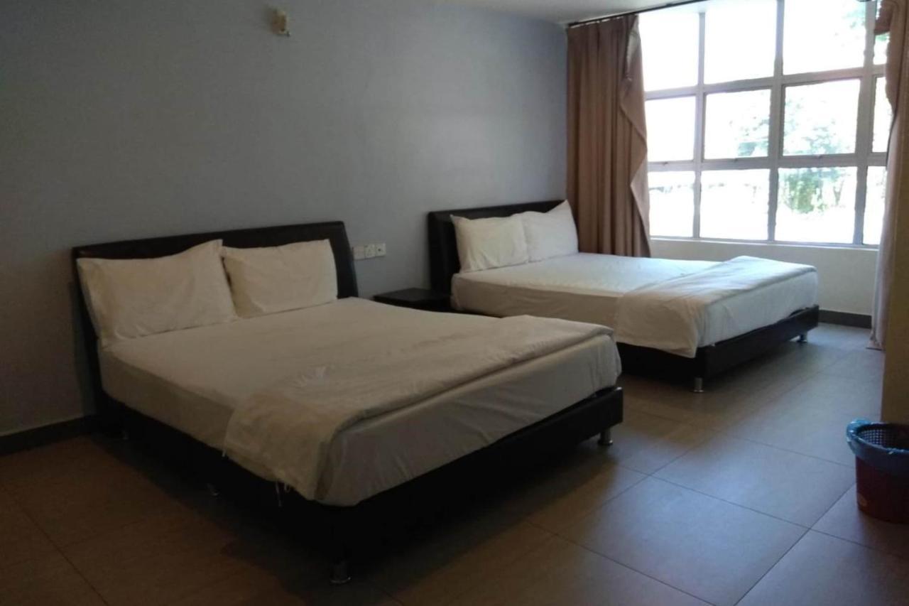Oyo 90021 Star View Hotel Kampong Batu Tiga Bagian luar foto